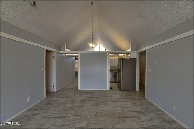 Building Photo - 8400 Parkland Dr