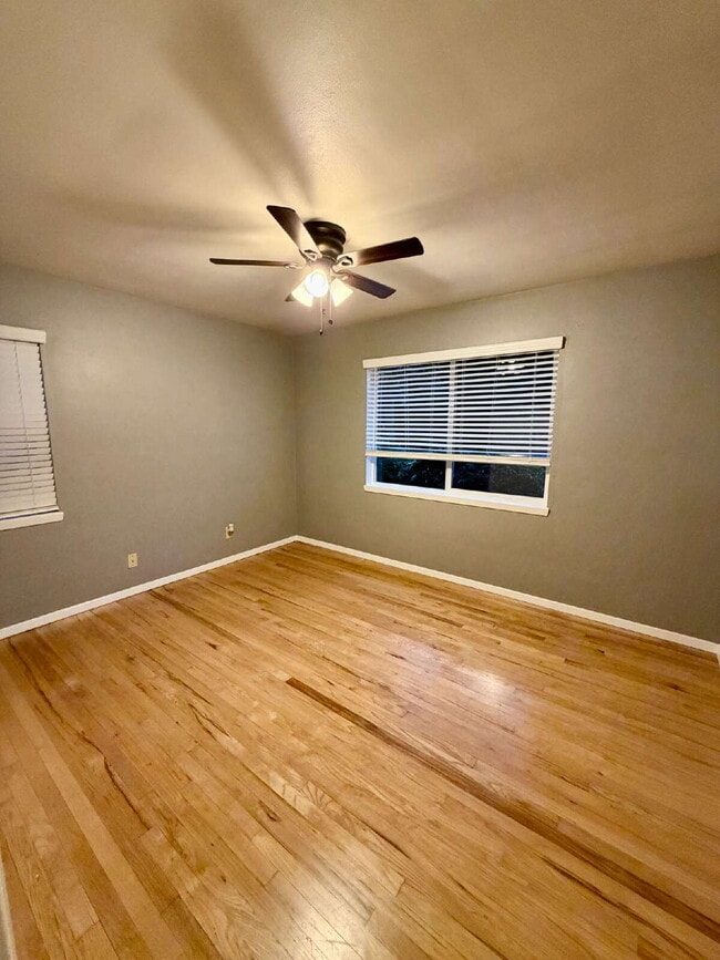 Building Photo - South Burlingame Classic Cottage, Gardners Welcome