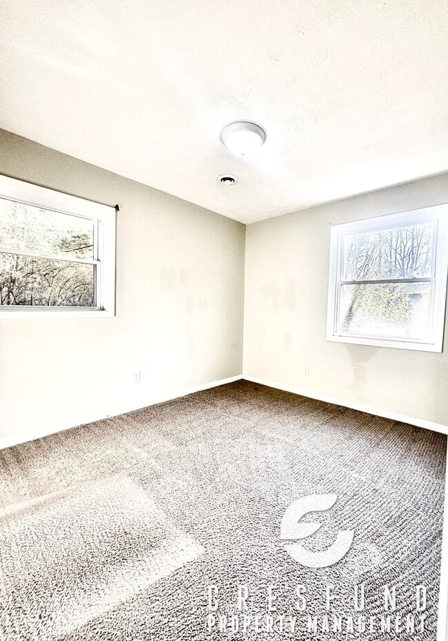 Building Photo - 4 BED, 2 BATH AVAILABLE AND READY FOR MOVE IN TODAY!