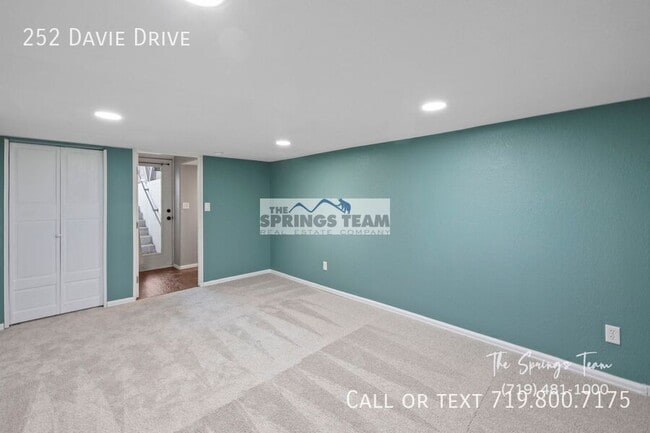 Building Photo - 252 Davie Dr