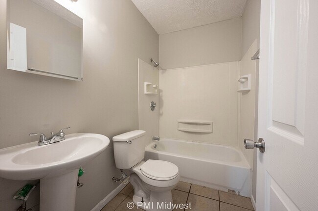 Building Photo - 1529 E Ohio St