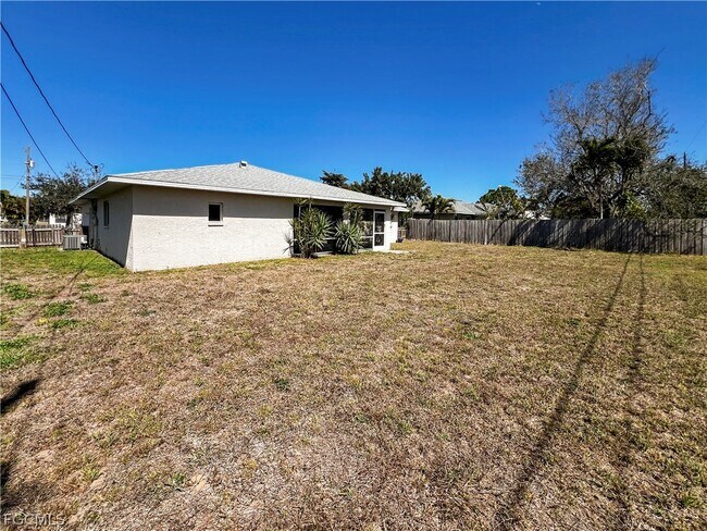 Building Photo - 208 SE 17th St