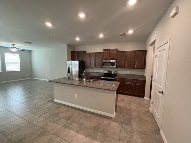 Building Photo - "Charming 3-Bedroom Wesley Chapel Home with Granite Finishes & Spacious 1,807 Sq Ft great Layout....