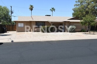Building Photo - Scottsdale Living! Open Floor Plan, Private Backyard & Rently Self-Tours!