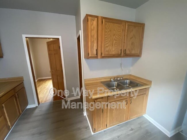 Building Photo - 321 3rd St