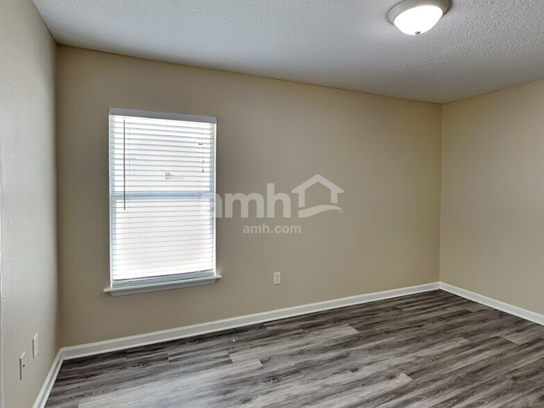 Building Photo - 421 Monet Ave