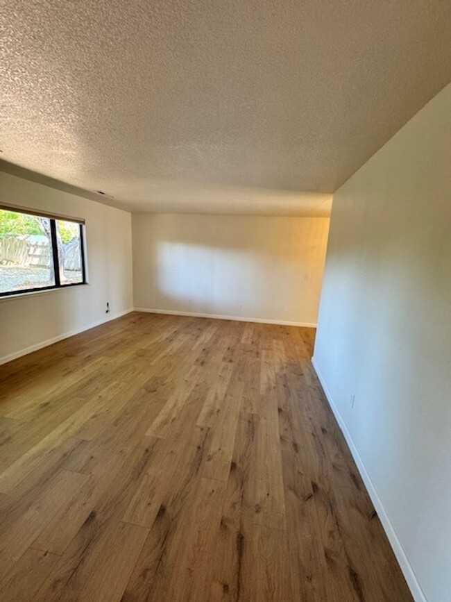 Building Photo - Remodeled home with a view