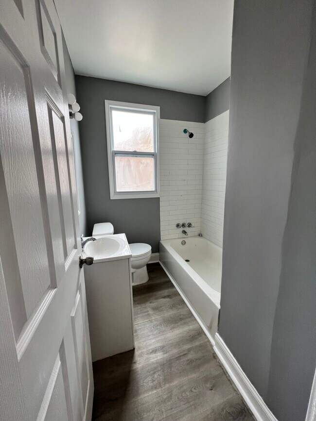 bathroom - 3968 Garland St