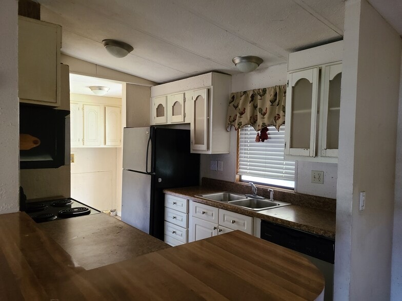 Primary Photo - 5318 Dianthus St