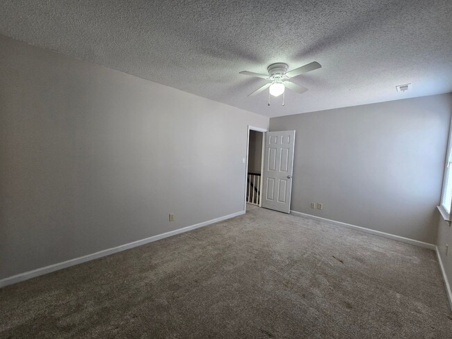 Building Photo - 6172 Lakeway Dr