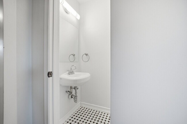 Building Photo - OPEN HOUSE SATURDAY THE 20TH 1PM-3PM! Three-bedroom, two-and-a-half bathrooms in Pembroke Meadows!