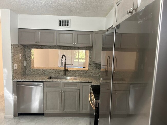 Building Photo - 3130 Millwood Terrace