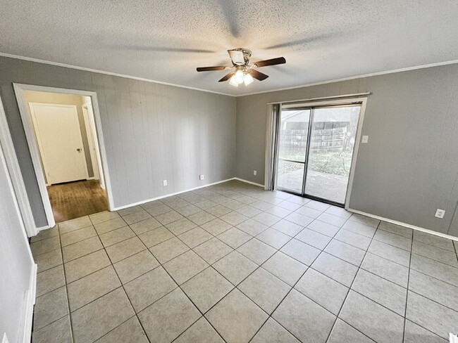 Building Photo - 4936 Leven Rd