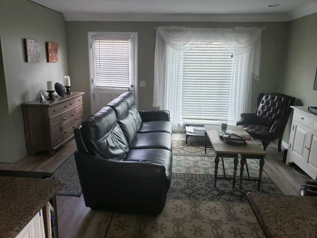 Building Photo - 2011 Rockefeller Ln