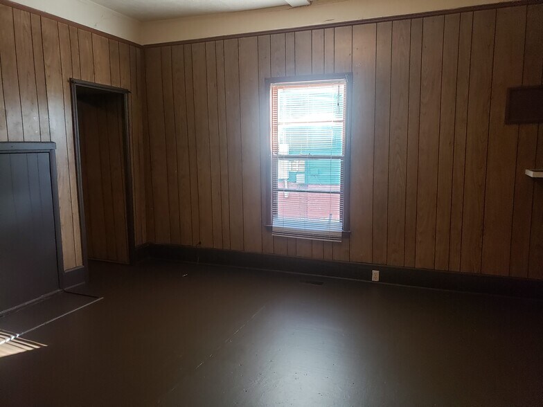 Building Photo - 31 Perry Ave