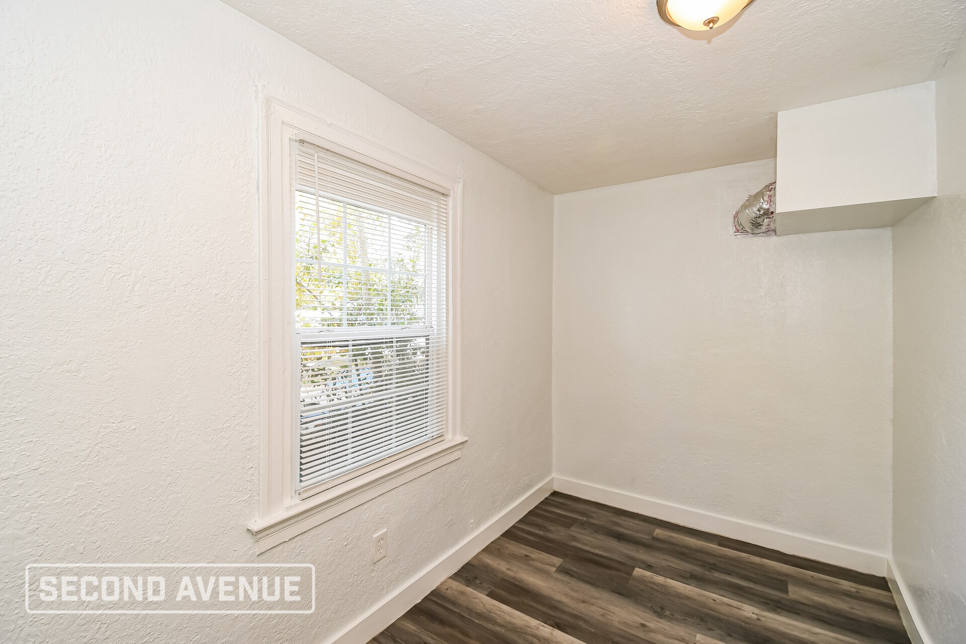 Building Photo - 1585 W 16th St