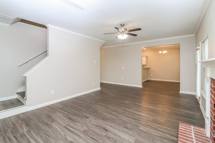 Building Photo - 580 Fieldcrest Dr