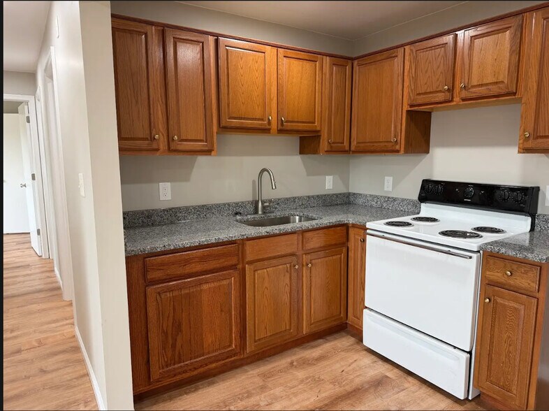 Building Photo - 5660 - 5670 Lancaster St