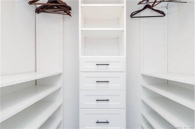 Building Photo - 303 Wakeman Rd