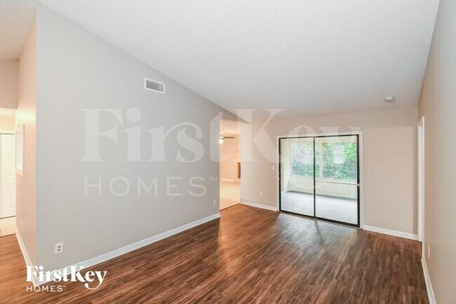 Building Photo - 798 Gilda Dr