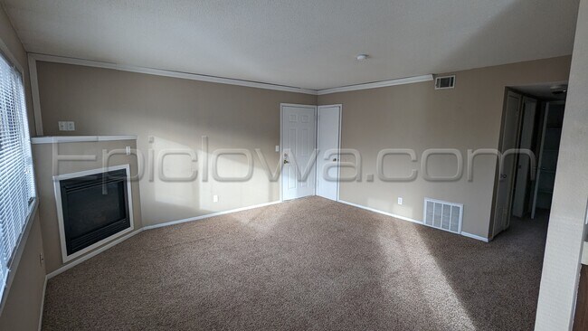 Building Photo - 1238 O Ave Pl NE
