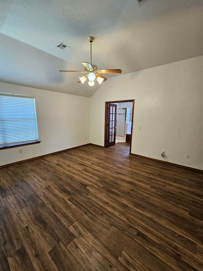Building Photo - (3) Bed/(2) Bath in West Norman's Castlero...