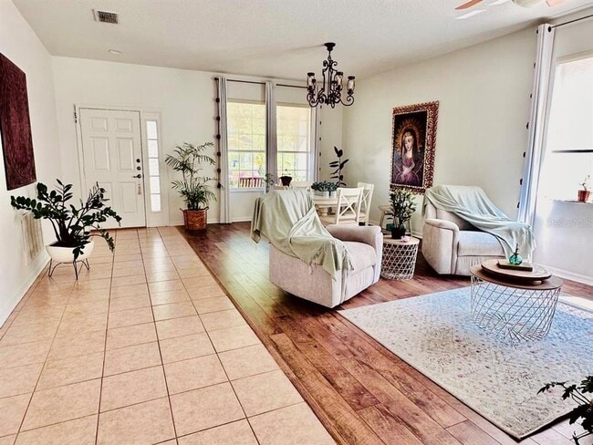 Building Photo - 24900 Oakhaven Ct