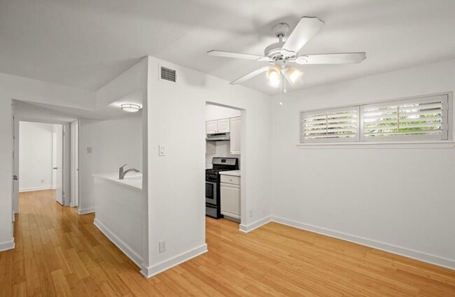 Building Photo - 2303 East Side Dr
