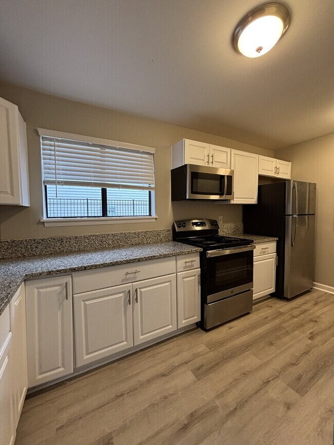 Building Photo - 8483 Yadkin Cir