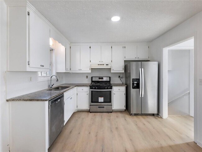 Building Photo - 2032 Morning Dew Pl