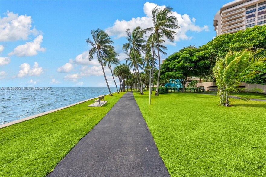 Building Photo - 3 Grove Isle Dr