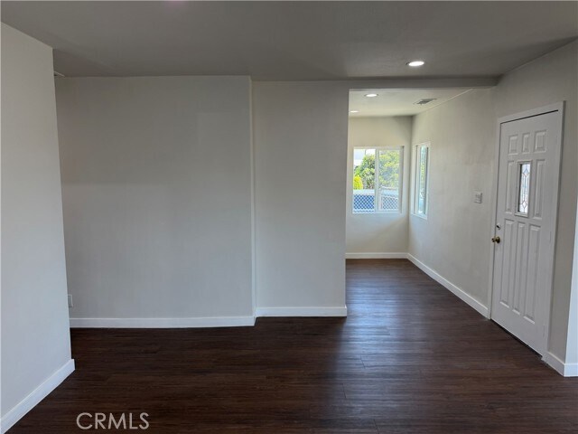 Building Photo - 1327 W 89th St