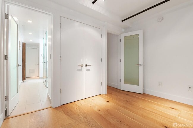 Building Photo - 1875 Mission St