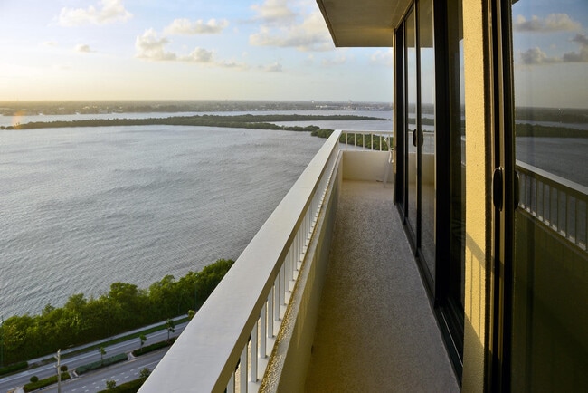 Building Photo - 5510 N Ocean Dr