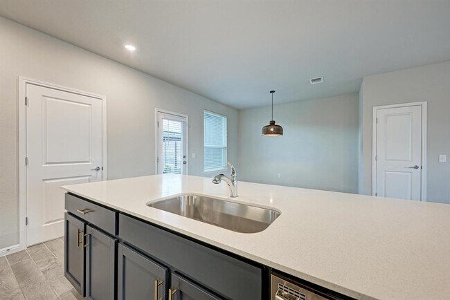 Building Photo - 5408a Baythorne Dr