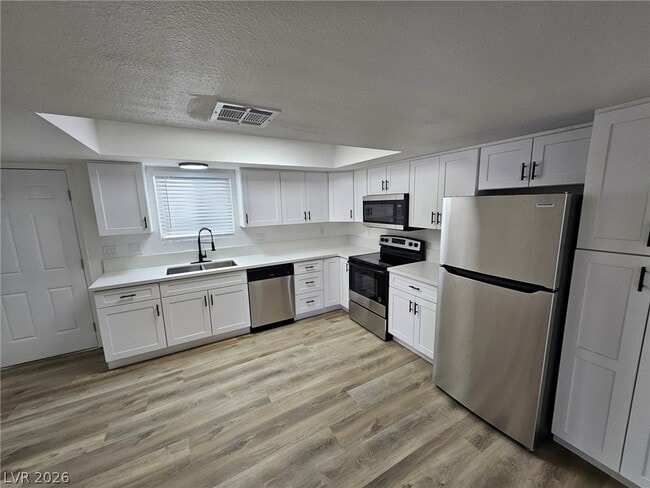 Building Photo - 1083 E Calvada Blvd