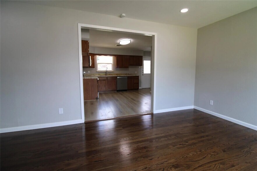 Building Photo - 1727 Waldrop St