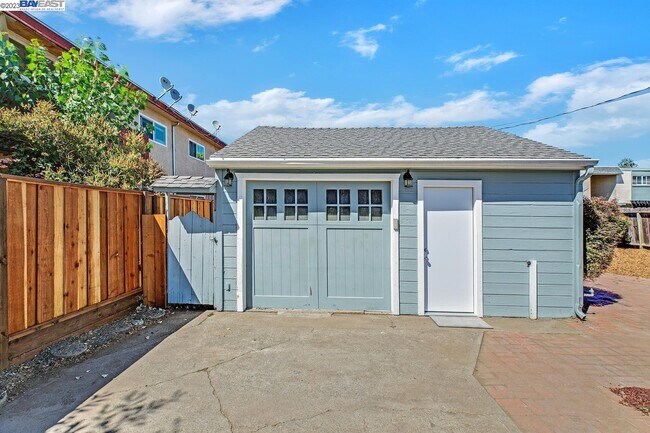 Building Photo - 38848 Bell St