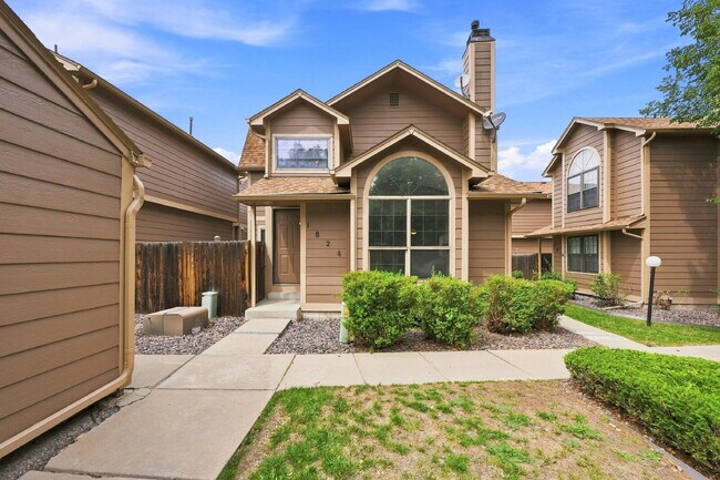 Building Photo - $2,395.95 - 2 Bed, 2.5 Bath Garden Unit in Aurora with Central AC and In Unit Laundry!
