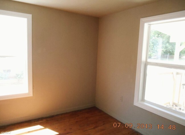 Building Photo - 3 br, 1 bath House - 1936 E Cairo St