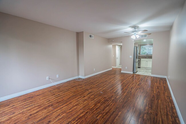 Building Photo - Cozy 2-Bedroom Condo in Canyon Country!