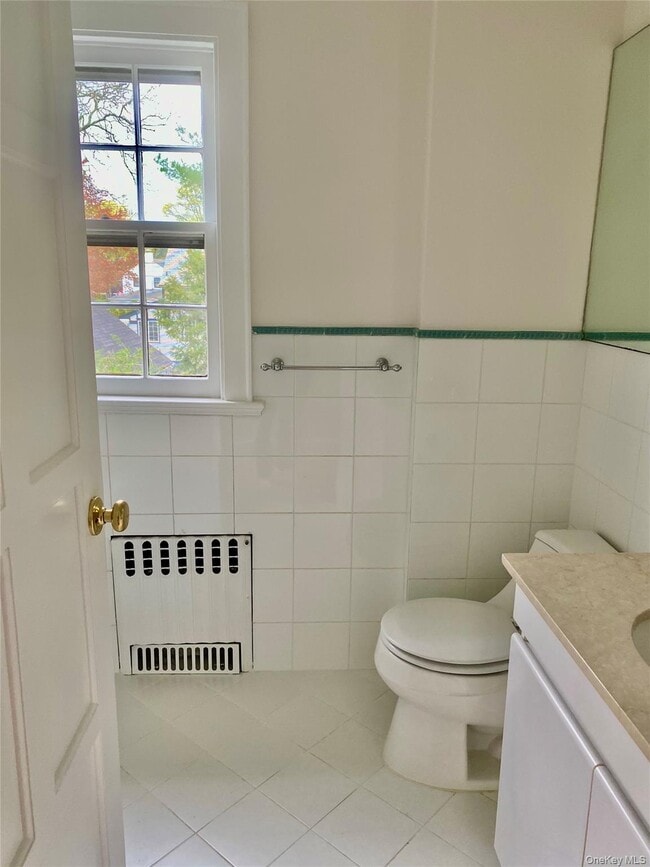 Building Photo - 34 Maplewood St