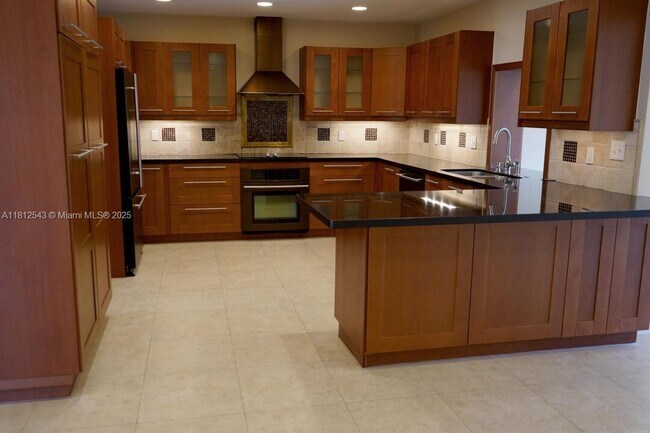 Building Photo - 10701 SW 77th Ct