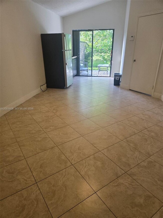 Building Photo - 818 E Palm Run Dr