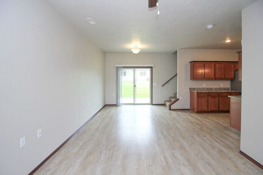 Building Photo - 1013 Tanner Ct