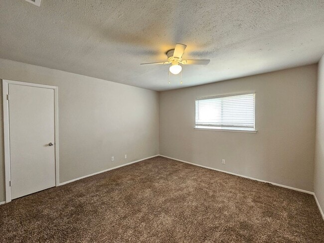 Building Photo - 3106 Trenton Dr