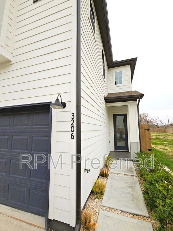 Building Photo - 3206 Bostic St