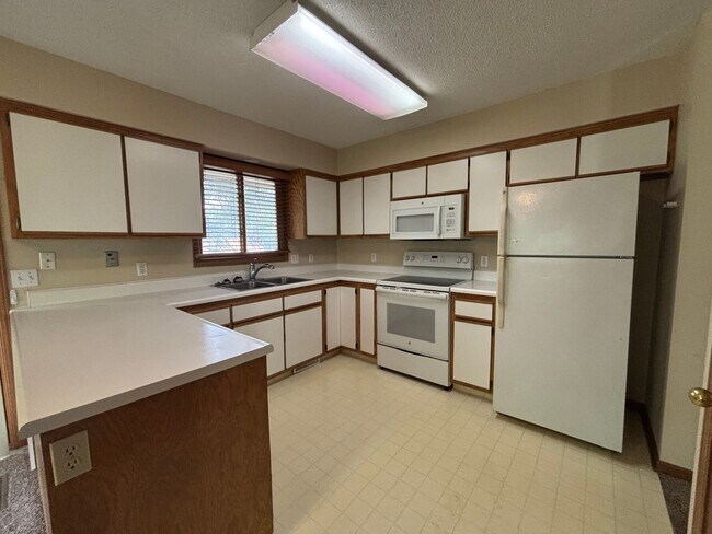 Building Photo - 2135 S 46th Ave