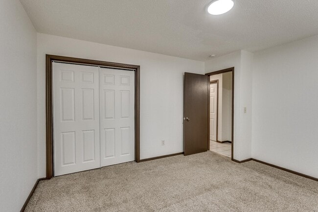 Building Photo - 2210 SW 30th St