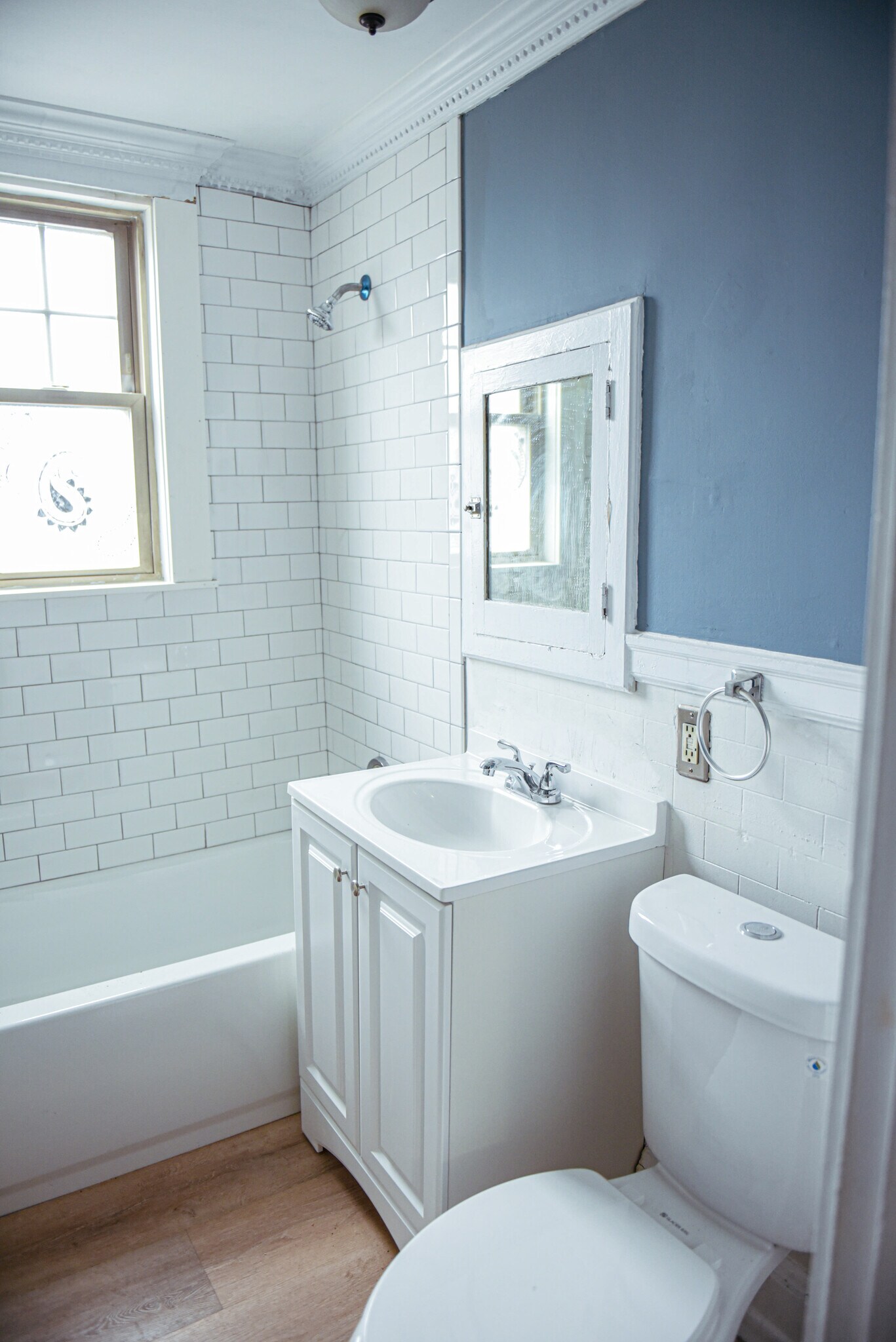 Building Photo - 98 1/2 Main St